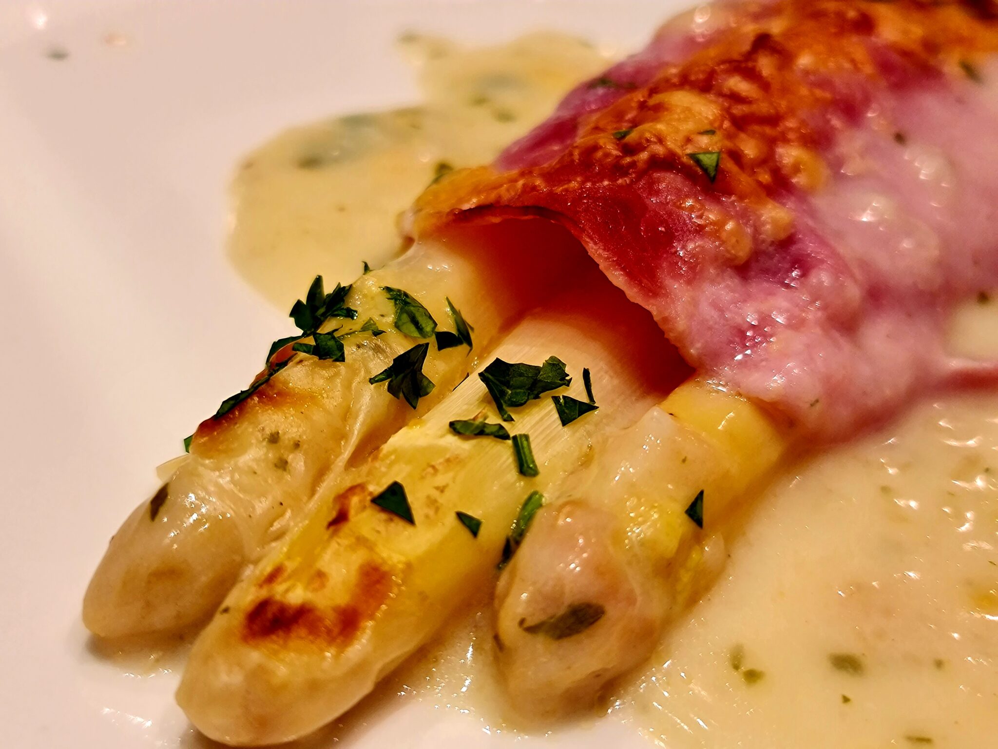 Fix ohne Fix: Spargel-Schinken-Röllchen | Feinkostpunks